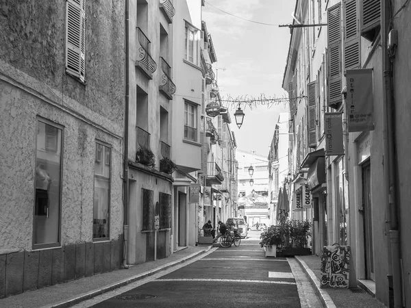 Antibes, Fransa, 7 Ocak 2017. Kentsel görünümü. Şehir sokak bilir. — Stok fotoğraf