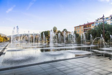 Güzel, Fransa, 6 Ocak 2017. Sabah güneşi güzel düz Çeşmesi mesire du paillon-park ışıkları