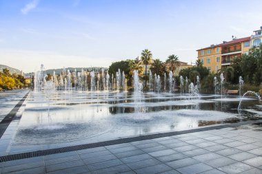 Güzel, Fransa, 6 Ocak 2017. Sabah güneşi güzel düz Çeşmesi mesire du paillon-park ışıkları