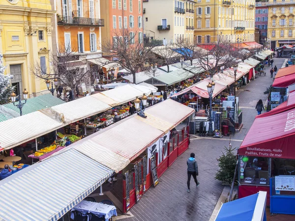 Nice, Frankrijk, op 8 januari 2017. Cours Saleya, één van de meest bekende markten van de Franse riviera — Stockfoto