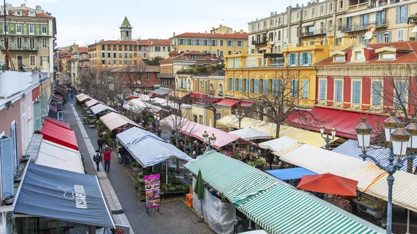 NICE, FRANCIA, il 8 GENNAIO 2017. Cours Saleya, uno dei mercati più conosciuti della riviera francese — Foto Stock