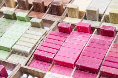 Güzel, Fransa, üzerinde 8 Ocak 2017. Tipik doğal sabun Provence üzerinden satış Cours Saleya piyasada, bir Fransız Rivierası'nın en bilinen piyasalarının 's