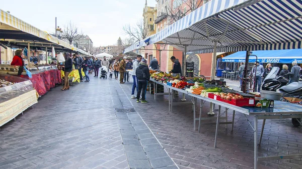 Nice, Frankrike, den 8 januari 2017. Cours Saleya, en av de mest kända marknader av franska Rivieran — Stockfoto