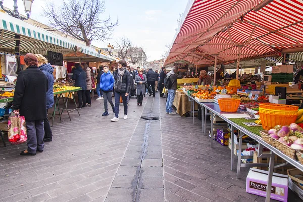 NICE, FRANCIA, il 8 GENNAIO 2017. Cours Saleya, uno dei mercati più conosciuti della riviera francese — Foto Stock