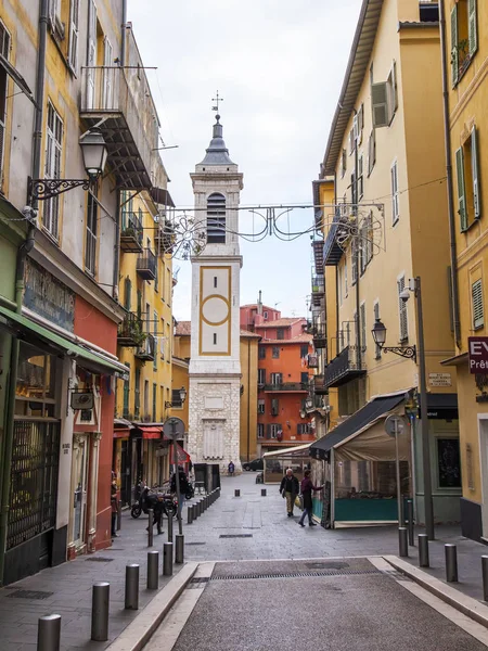 NICE, FRANCIA, il 8 GENNAIO 2017. Vecchie case in stile, tipiche della Provenza, fanno l'aspetto architettonico del centro — Foto Stock