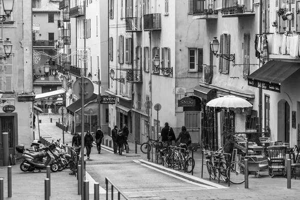 Niza, FRANCIA, el 8 de enero de 2017. Casas antiguas en estilo, típico de la Provenza, hacer aspecto arquitectónico del centro de la ciudad — Foto de Stock