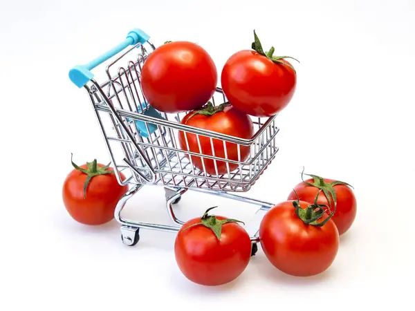 Fresh ripe tomatoes lie in the tiny store cart — Stock Photo, Image