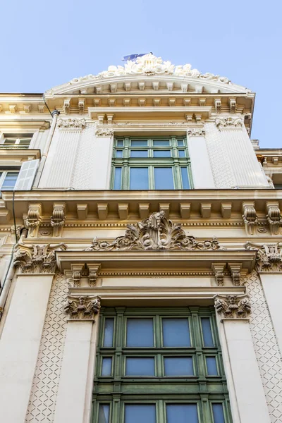 Nice, Francie, na 9 lednu 2017. Západ slunce svítí malebnými detaily fasády operní divadlo — Stock fotografie