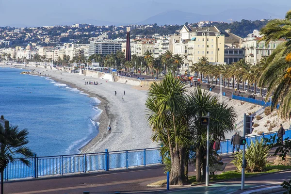 NICE, FRANCE, on JANUARY 9, 2017. The bright morning sun lights Promenade des Anglais - the main embankment of the city, one of the most beautiful in the world — Stock Photo, Image