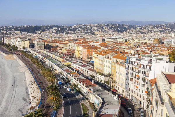 NICE, France, le 9 JANVIER 2017. Les lumières du soleil du matin Promenade des Anglais - le principal remblai de la ville, l'une des plus belles du monde — Photo