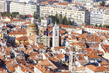  Güzel, Fransa, üzerinde 9 Ocak 2017. Sabah güneşi leyleklerin eski şehrin ışıkları. Shatto'nın Tepesi'nden havadan görünümü