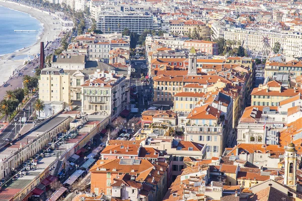 NICE, FRANCE, on JANUARY 9, 2017. The morning sun lights red roofs of the old city. Aerial view from Shatto's hill — Stock Photo, Image