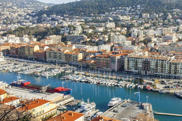 NICE, FRANCE, on JANUARY 9, 2017. The sun lights the numerous yachts moored in city port. Aerial view from Shatto's hill — Stock Photo, Image