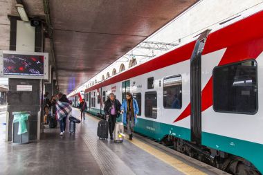 Roma, İtalya, 5 Şubat 2017. Leonardo Fiumichino havaalanından Winters takip, Termini tren istasyonu bir platform durdu