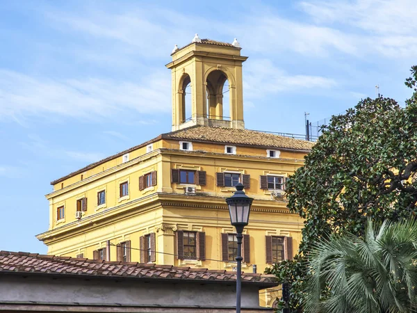 ROMA, ITALIA, il 5 marzo 2017. Il sole illumina un frammento di un antico complesso architettonico — Foto Stock