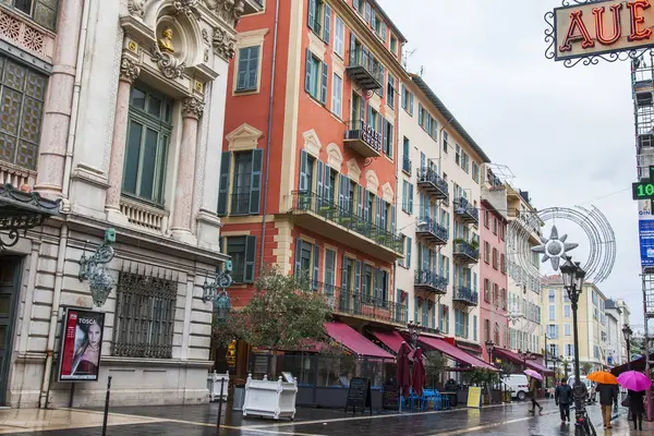 NICE, FRANCIA, il 9 GENNAIO 2017. Paesaggio urbano. Bellissimi edifici storici rendono un complesso architettonico attraente — Foto Stock