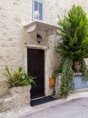 Saint-Paul-De-Vence, Fransa, 9 Ocak 2017. Eski taş binalar mimari tipik şehrin görünümünü dağlarda olun.