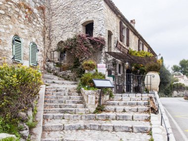 Saint-Paul-De-Vence, Fransa, 9 Ocak 2017. Eski taş binalar mimari tipik şehrin görünümünü dağlarda olun.