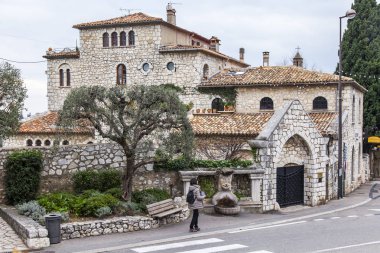  Saint-Paul-De-Vence, Fransa, 9 Ocak 2017. Otantik Taş binaları mimari şehrin banliyösünde görünümünü dağlarda olun.. 