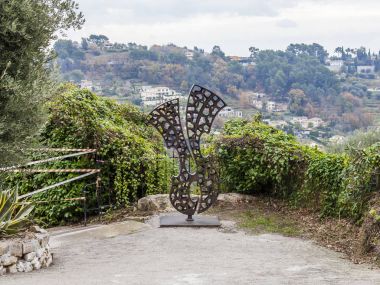 Saint-Paul-De-Vence, Fransa, 9 Ocak 2017. Otantik Taş binaları mimari şehrin banliyösünde görünümünü dağlarda olun.. 