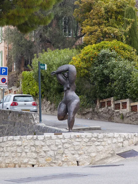 Saint-paul-de-vence, franz, am 9. januar 2017. die malerische bergstraße führt zum stadttor — Stockfoto