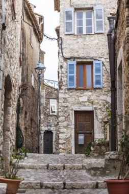 Saint-Paul-De-Vence, Fransa, 9 Ocak 2017. Eski taş binalar mimari tipik ortaçağ Fransız kasabası görünümünü Alpler'de olun.