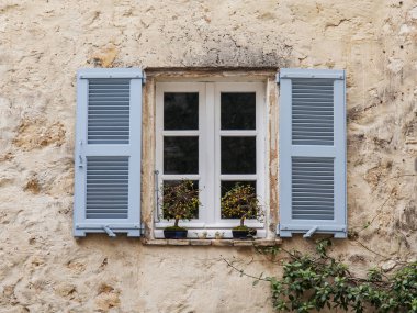 Saint-Paul-De-Vence, Fransa, 9 Ocak 2017. Eski taş binalar mimari tipik ortaçağ Fransız kasabası görünümünü Alpler'de olun.