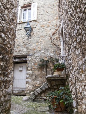 Saint-Paul-De-Vence, Fransa, 9 Ocak 2017. Eski taş binalar mimari tipik ortaçağ Fransız kasabası görünümünü Alpler'de olun.