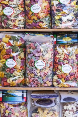 Roma, İtalya, 5 Şubat 2017. Hamur çeşitli türleri bir gösterisi-penceresinde tipik Roma Shop sunulur