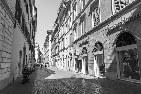 Rome (Italië), op 5 maart 2017. Stad landschap. Prachtige gebouwen maken een aantrekkelijke architecturale complex van de straat in het centrum. — Stockfoto