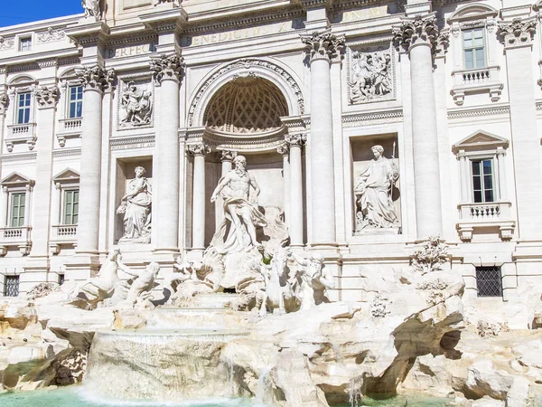 ROME, ITALY, on March 5, 2017. The sun lights Fontana di Trevi (is created in 1732-1762 by the architect Nicolo Salvi) adjoining Pauly's palace. The fountain one of city symbols, is imprinted in many movies — Stock Photo, Image