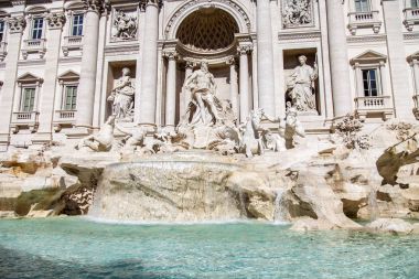 Roma, İtalya, 5 Şubat 2017. Fontana di Trevi (oluşturulan 1732-1762 yılında mimar Nicolo Salvi tarafından) bilir Pauly'nın palace bitişik. Çeşme bir şehir sembolleri, birçok film baskılı