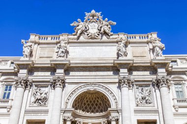 Roma, İtalya, 5 Şubat 2017. Fontana di Trevi (oluşturulan 1732-1762 yılında mimar Nicolo Salvi tarafından) parçası bilir Pauly'nın palace bitişik. Çeşme bir şehir sembolleri, birçok film baskılı