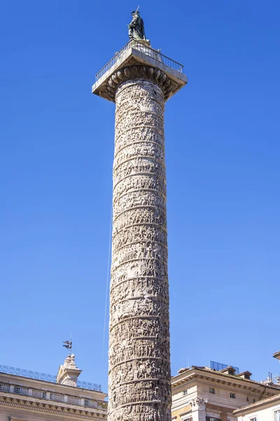 ROME, ITALY, on March 5, 2017. The sun lights the Egyptian obelisk — Stock Photo, Image