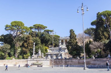 Roma, İtalya, 5 Şubat 2017. İnsanlar Piazza, del işareti manzaraları şehrin çeşitli biri Popolo üzerinde biraz dinlen