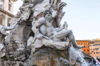 Roma, İtalya, 5 Şubat 2017. Dört nehir Navon Meydanı Çeşmesi parlak güneş ışıkları