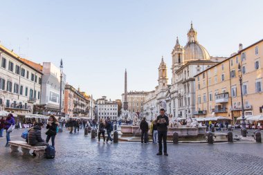 Roma, İtalya, üzerinde 8 Mart 2017. İnsanlar yürüyüş Piazza Navona Meydanı ', en güzel şehir