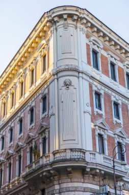 Roma, İtalya, 5 Şubat 2017. Şehir Merkezi ve tipik bir dekor içinde bir bina cephe bilir