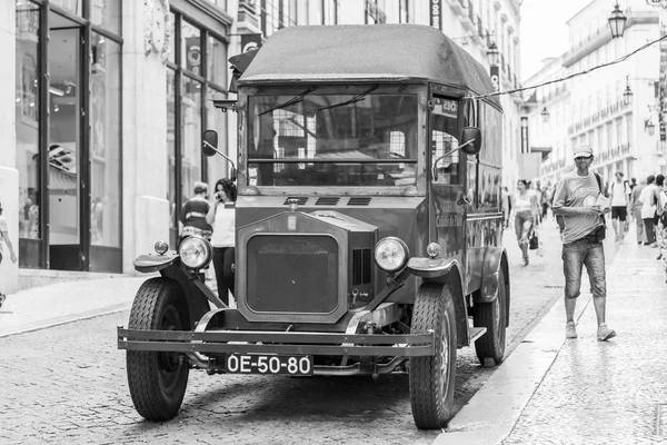 LISBON, PORTUGAL, on June 22, 2017. The rare car stopped on the city street — Stock Photo, Image
