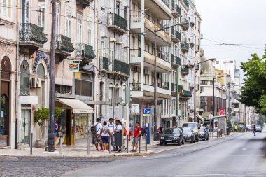 Lizbon, Portekiz, üzerinde 22 Haziran 2017. Yaz sabahı. Şehir sokak bilir