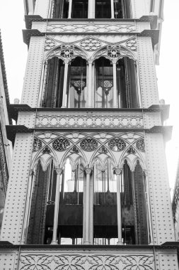 Lizbon, Portekiz, üzerinde 22 Haziran 2017. Günbatımı güneş ışıkları Elevador de Santa Justa (Elevador Carmo), bir kentin ana turistik yerler