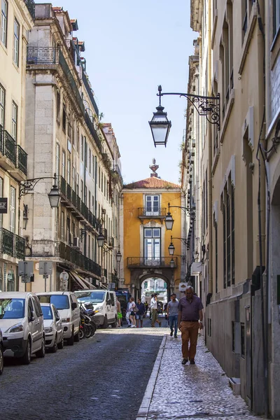 Lizbona, Portugalia, na 22 czerwca 2017 r. Historyczne budynki stanowią atrakcyjną panoramę w centrum. — Zdjęcie stockowe
