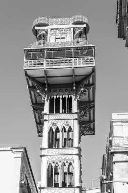 Lizbon, Portekiz, üzerinde 22 Haziran 2017. Günbatımı güneş ışıkları Elevador de Santa Justa (Elevador Carmo), bir kentin ana turistik yerler
