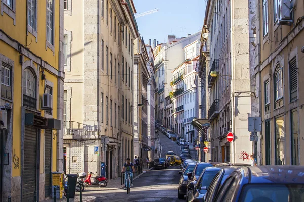 Lissabon, Portugal, 22 juni 2017. Historiska byggnader göra attraktiva skyline i centrala. — Stockfoto