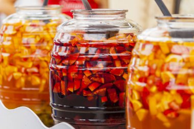  Meyve bir sergi sayaçta sangria İspanyolca şarap 