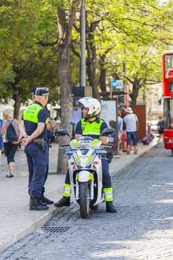 Lizbon, Portekiz, üzerinde 22 Haziran 2017. Polis devriye şehir şehir sokak bir siparişte korunması hizmet vermektedir