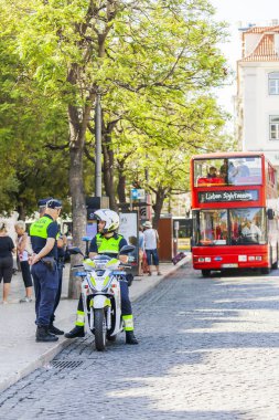 Lizbon, Portekiz, üzerinde 22 Haziran 2017. Polis devriye şehir şehir sokak bir siparişte korunması hizmet vermektedir