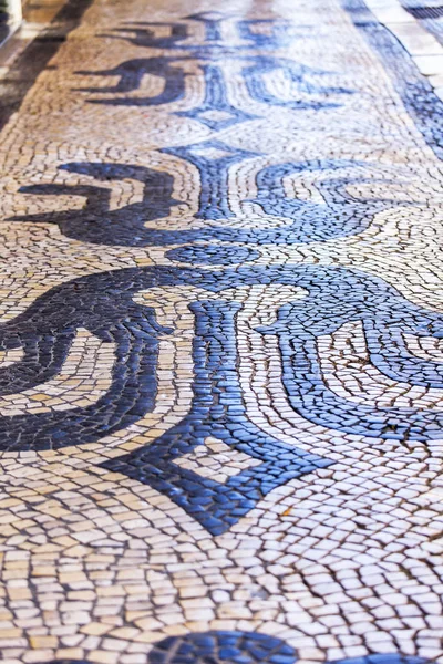 Lizbon, Portekiz, üzerinde 22 Haziran 2017. Şehir merkezinde, kaldırım taş bloklar tarafından ortaya konulan geleneksel desen Süsle 