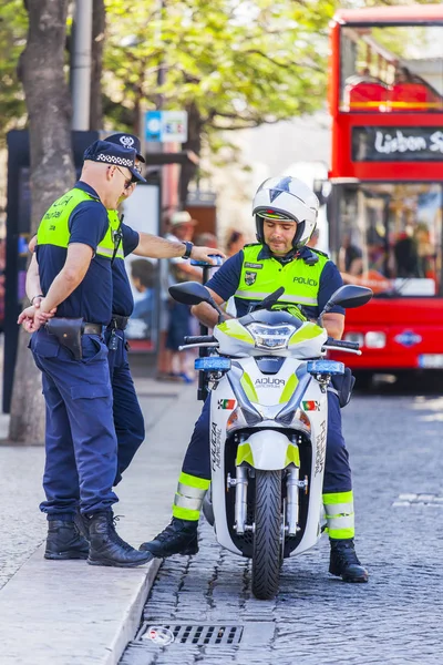 LISBON, PORTUGAL, on June 22, 2017. The police patrol serves on protection of an order on the city street of in downtown — Stock Photo, Image