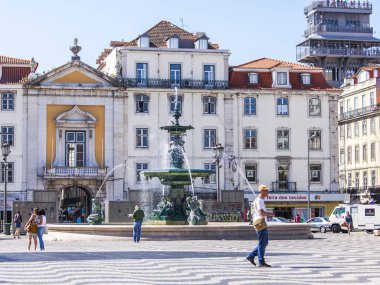Lizbon, Portekiz, üzerinde 15 Haziran 2017. Peter IV karesiyle mimari bir kompleks şehir merkezinde güzel çeşme Süsle. 